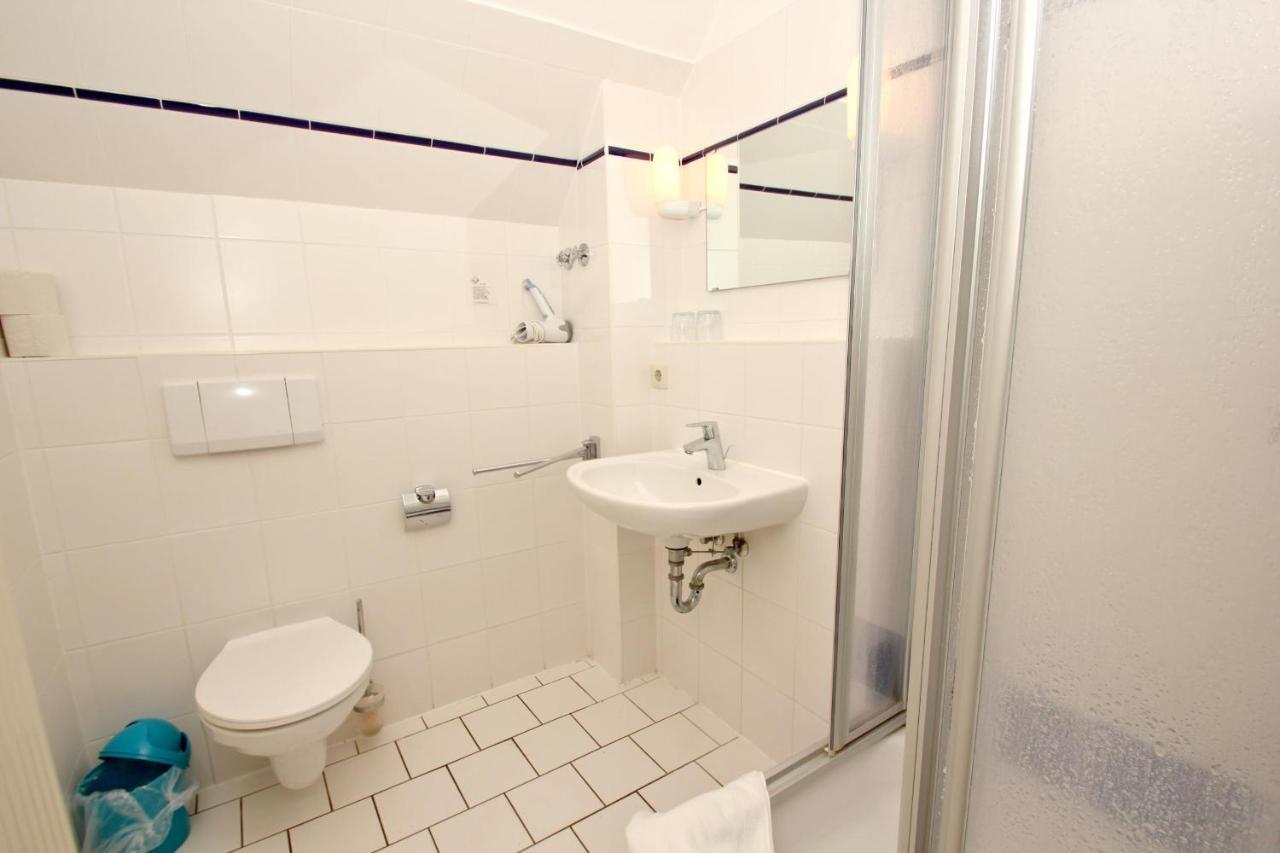 F-1010 Strandhaus Moenchgut B&B Doppelzimmer Nr 35 Lobbe Extérieur photo